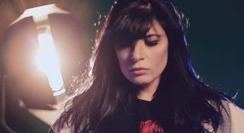 Fernanda Brum recebe Disco de Ouro pelo CD Cura-me